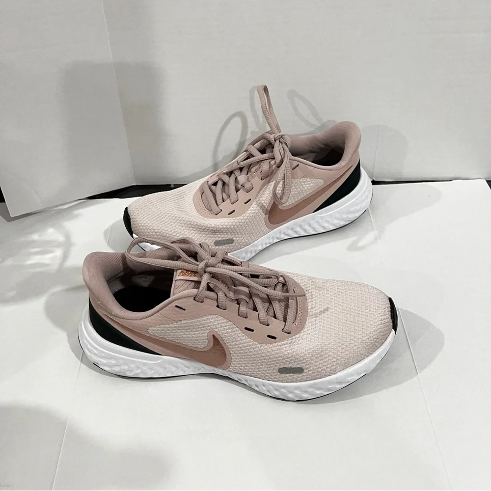 Nike Running Revolution 5 Pink Blush Gold Sneakers Size 6.5 Slip-On Lightweight